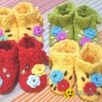 hand crochet baby shoes