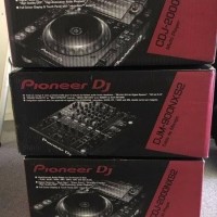 Pioneer CDJ-2000NXS2 Pro-DJ Multi-Player Bundle with DJM-900NXS2 Mixer