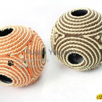 Six-Hole Rope Ball With Sound Scratch Cat Toy