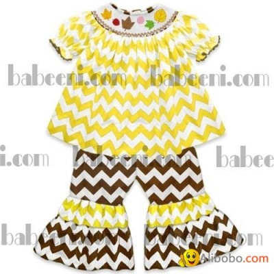 Girls chevron hand smocked setpicture1