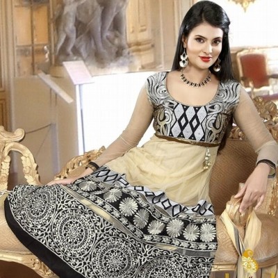 Pavitraa  Exotic Black and Beige Salwar Kameezpicture1