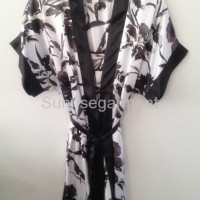 Women short sleeves elegant satin bathrobe