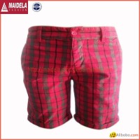 Red cargo shorts with yarn dyed fabric