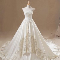 Customized Made Embriodery Strapless A Line Large Tailing Wedding Dress