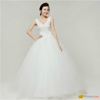 V neckline skirt wedding dress